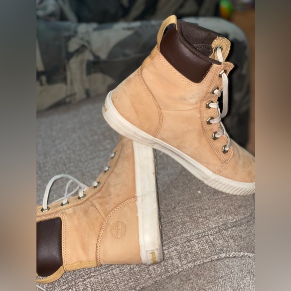 Timberland boots gently worn! Size 7.5 - Picture 2 of 2